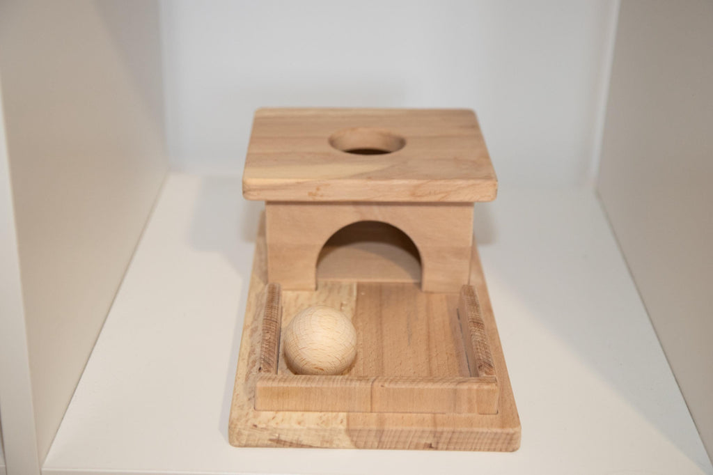 Montessori kutija s kuglom i stazom od punog drveta bukve