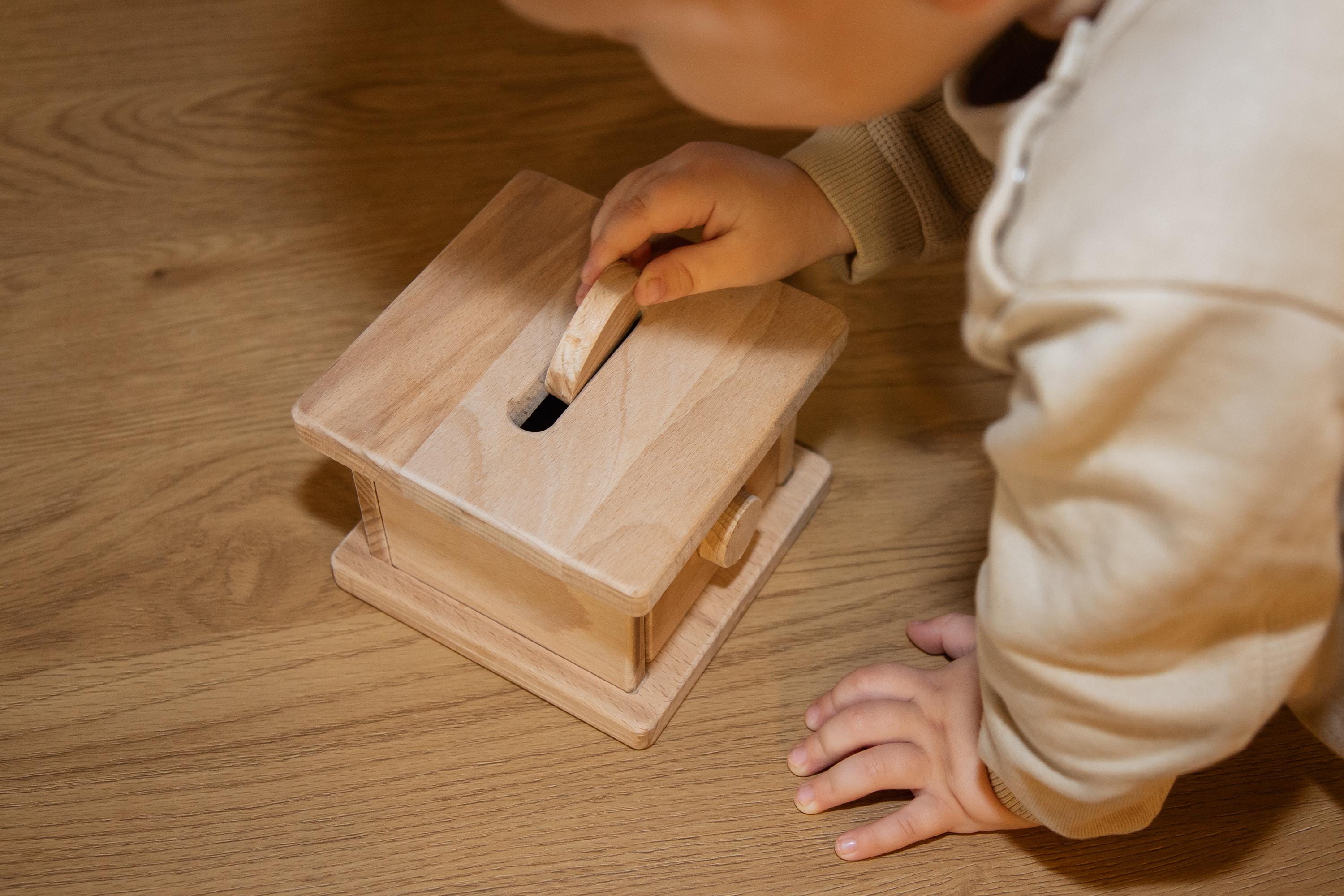 Montessori drvena kutija s ladicom i žetonom