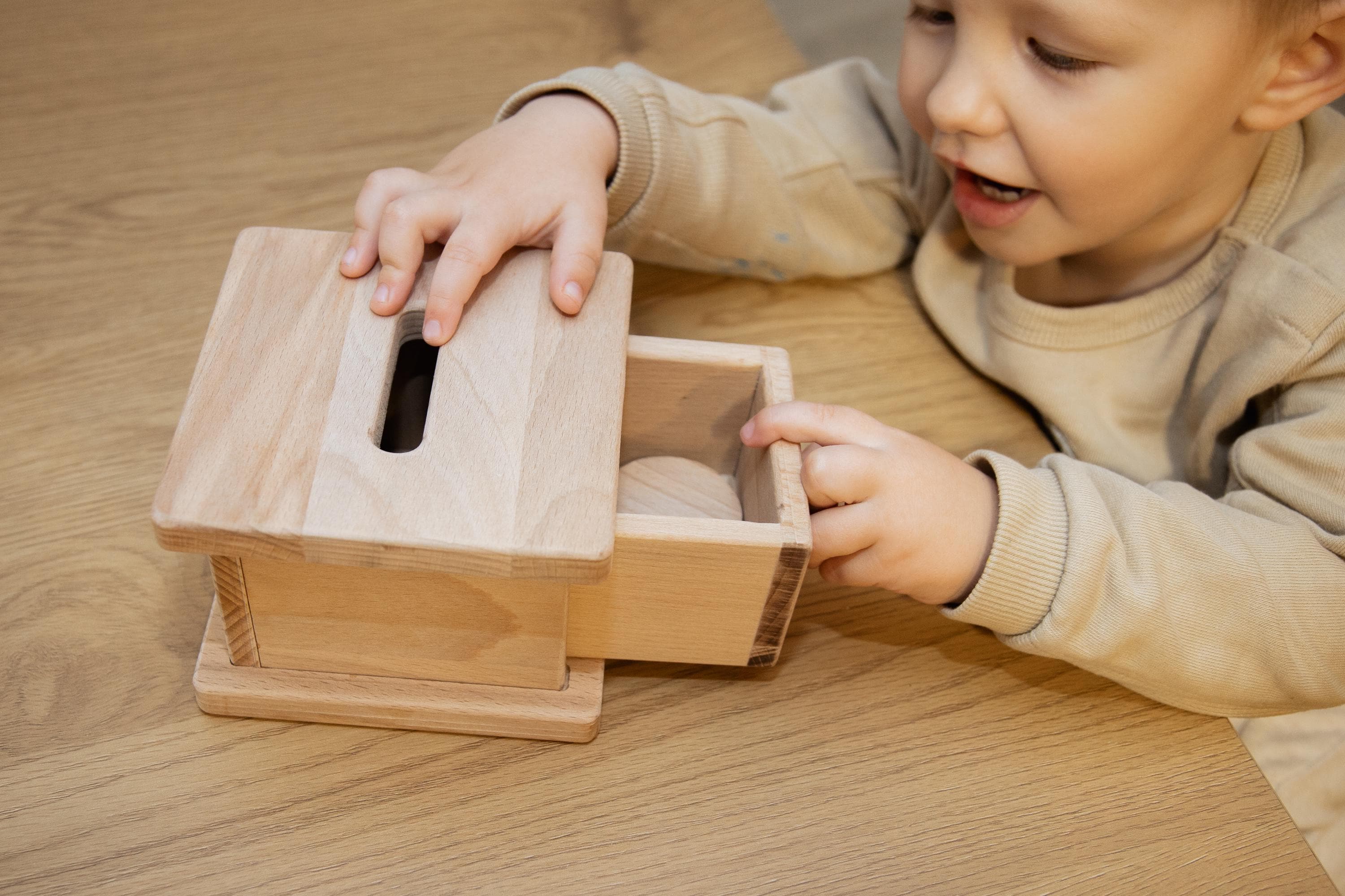 Montessori drvena kutija s ladicom i žetonom